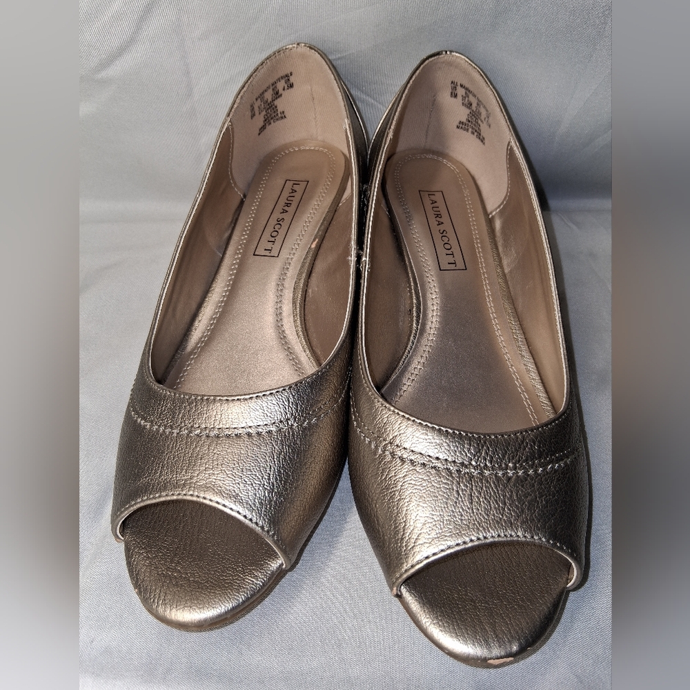 Laura Scott Metallic Gold Peep Toe Wedge Pumps - Picture 3 of 6